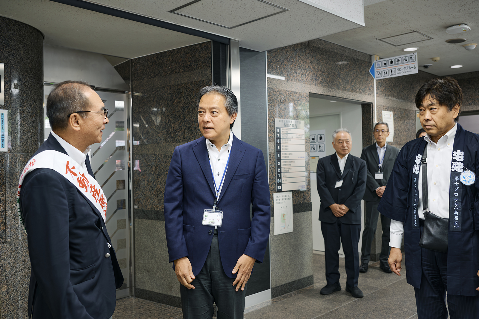 左から、増田ブロック長、吉住区長、荒井消費者保護推進委員長