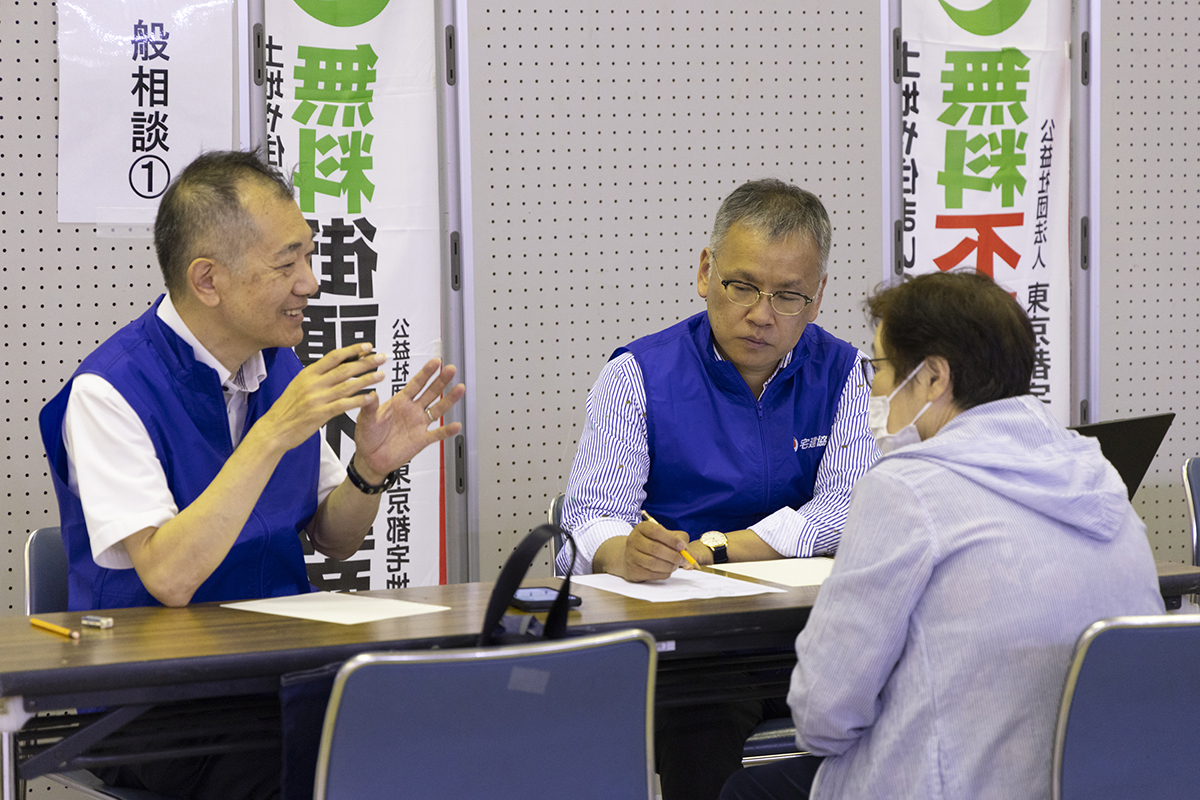 相談者の話を丁寧に聞き取ります